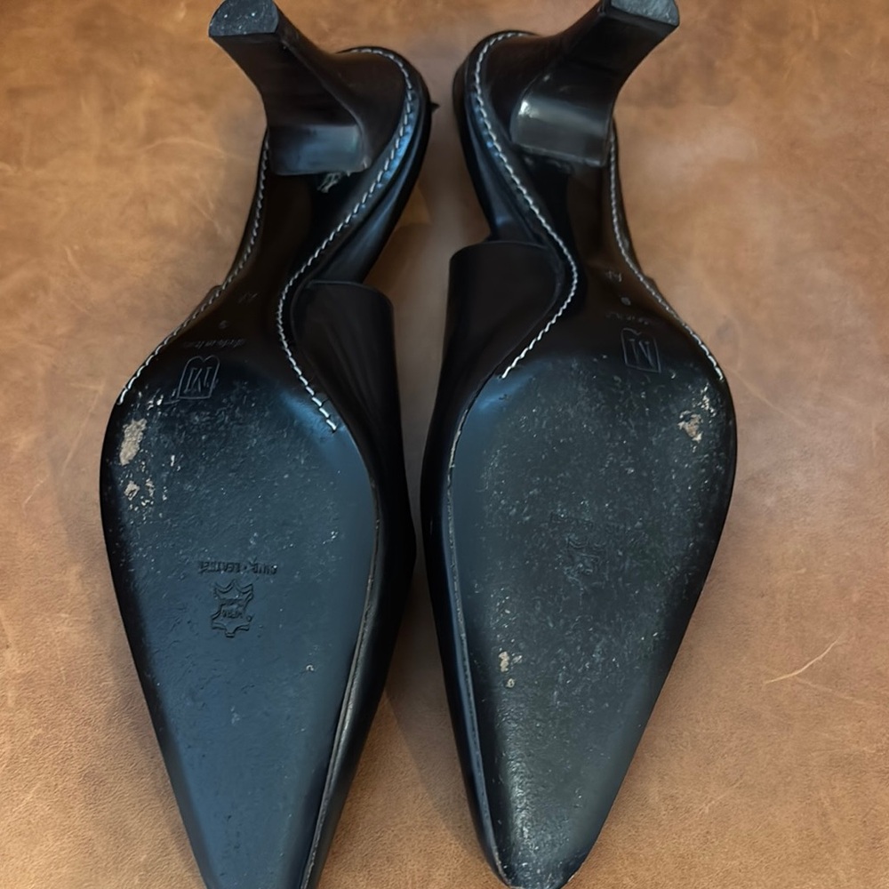 Bruno Magli women’s designer sz 9 US / 40 EU Black Pointed-Toe Slingback Heels - Picture 2 of 3